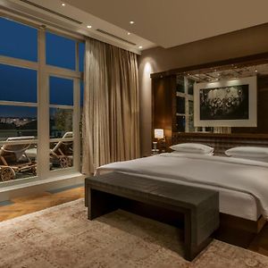 Diplomatic Suite